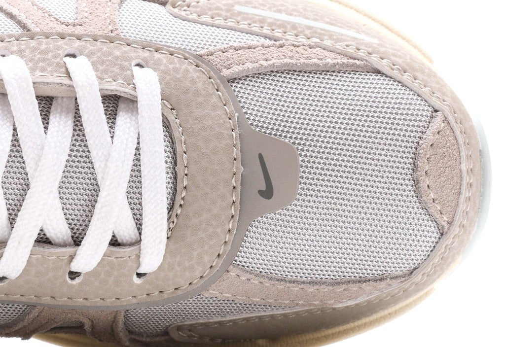 V2K Run "Light Bone Metallic Platinum"