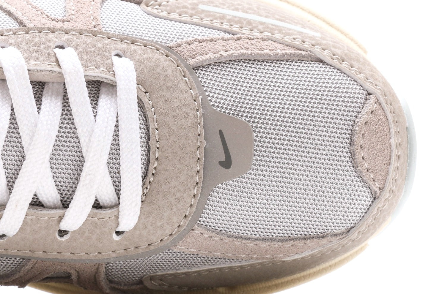 V2K Run "Light Bone Metallic Platinum"
