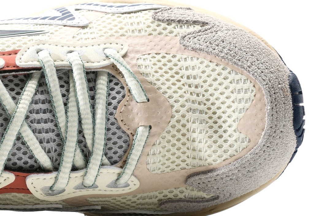 Mizuno Adventure "Off White Green"