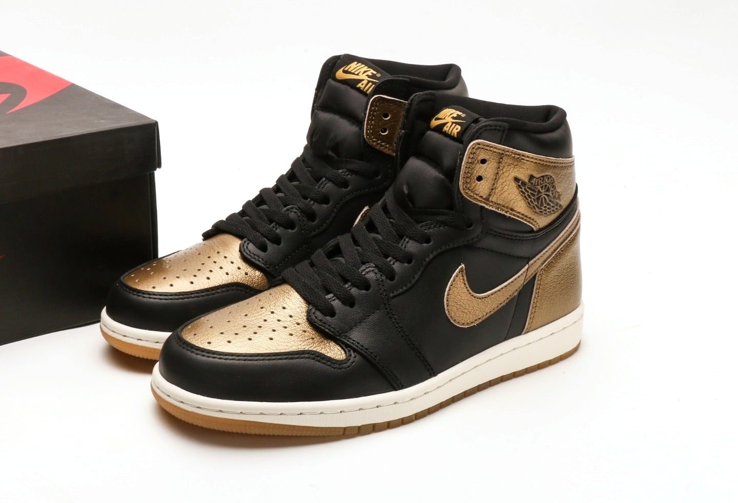 Air Jordan 1 Retro High OG "Gold Medal"
