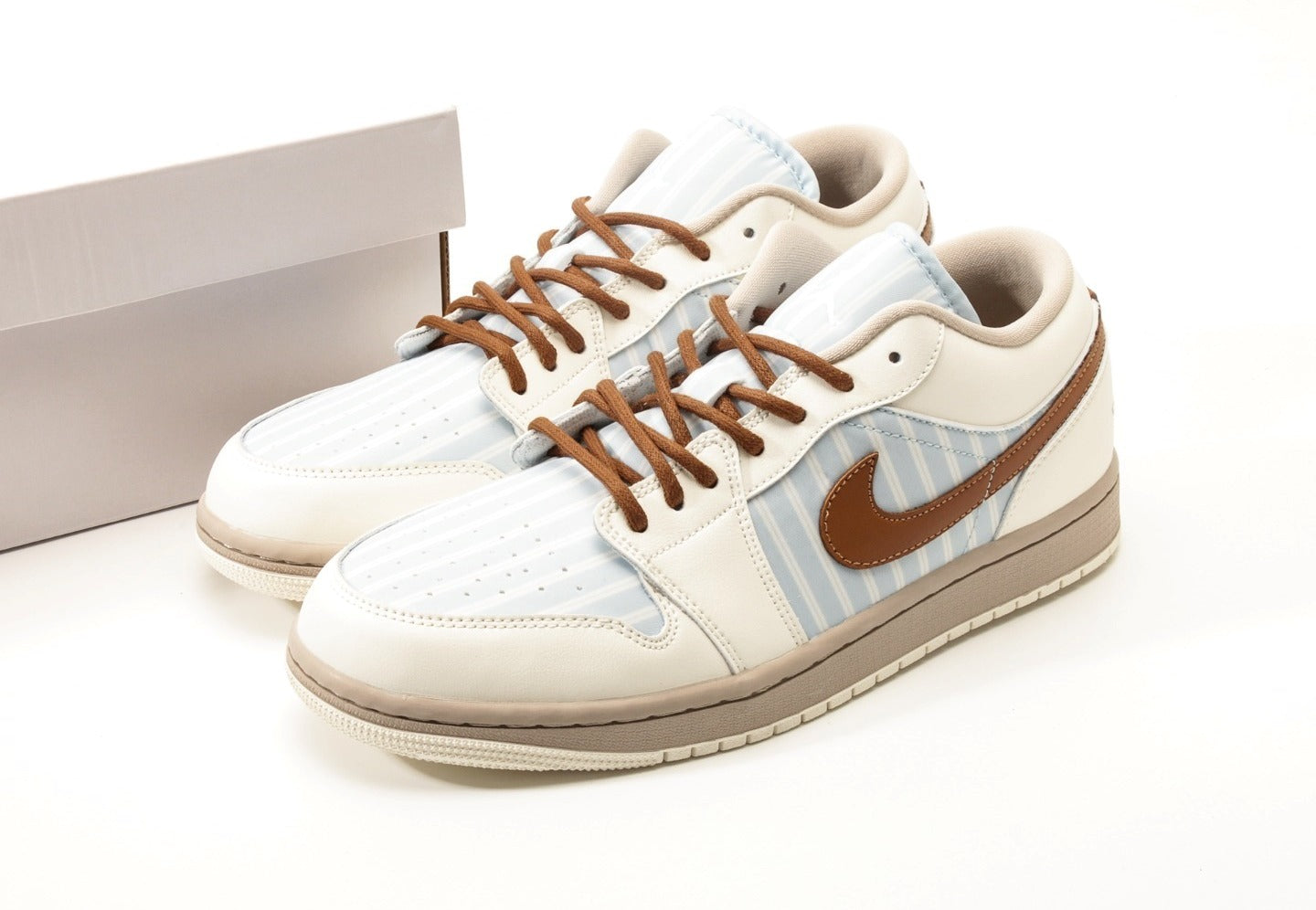 Air Jordan 1 Low SE "Pinstripes"