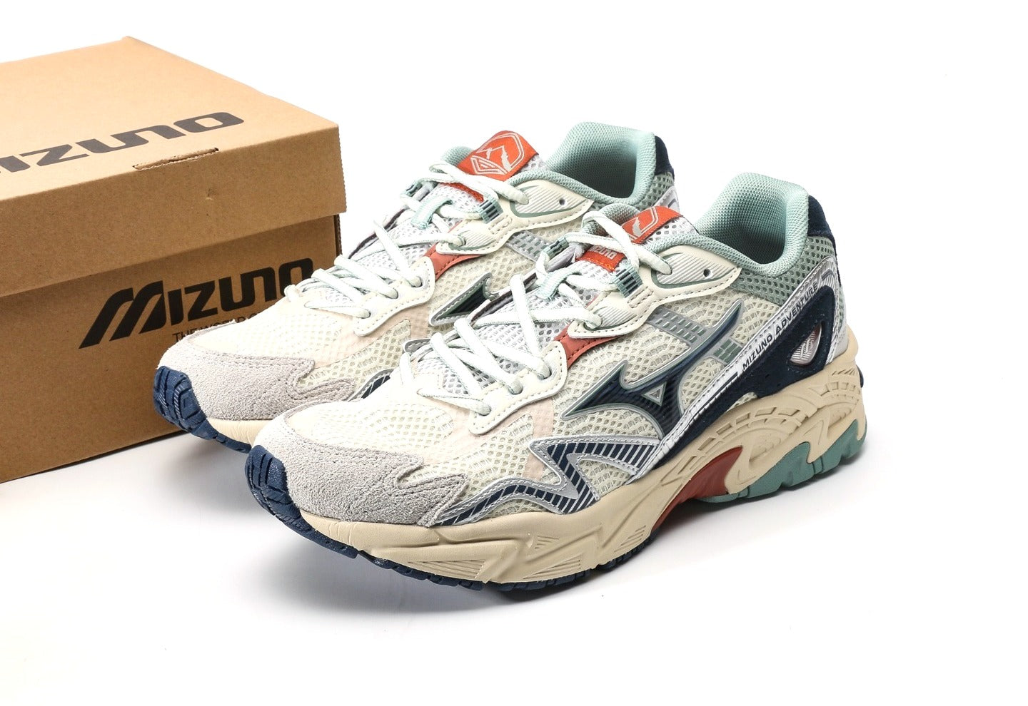 Mizuno Adventure "Off White Green"