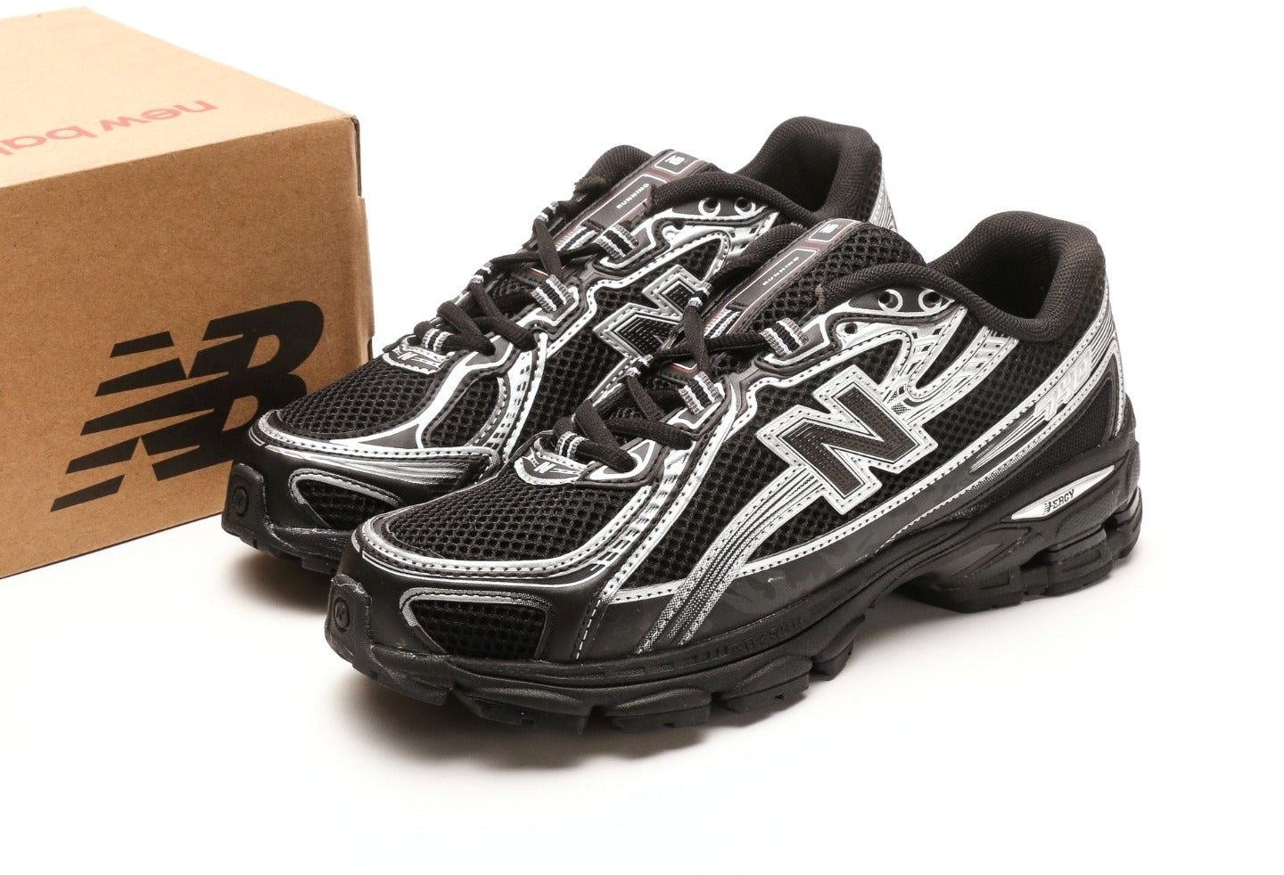 New Balance 740 "Black Silver"