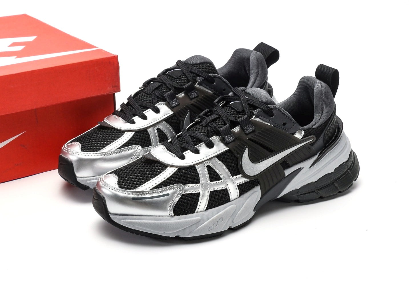 V2K Run "Black Metallic Silver"