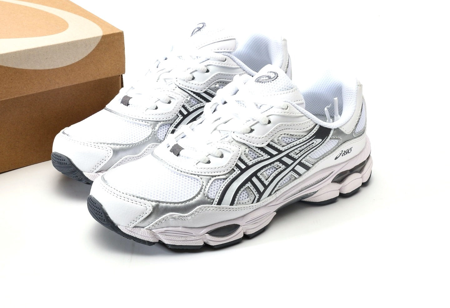 Gel-NYC White Carrier Grey