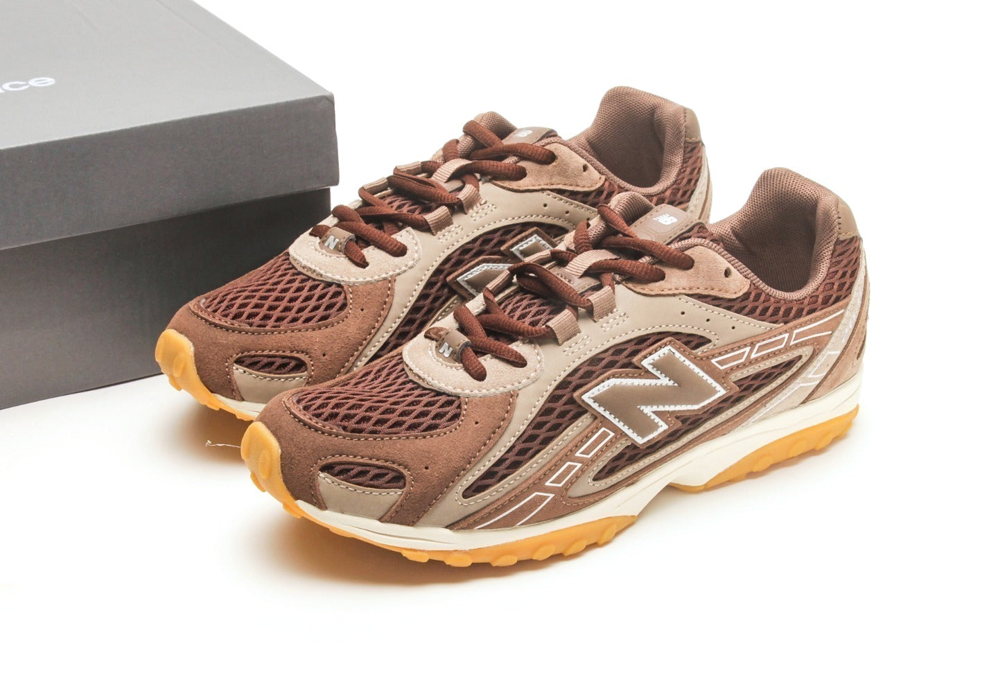 New Balance 204L Brown