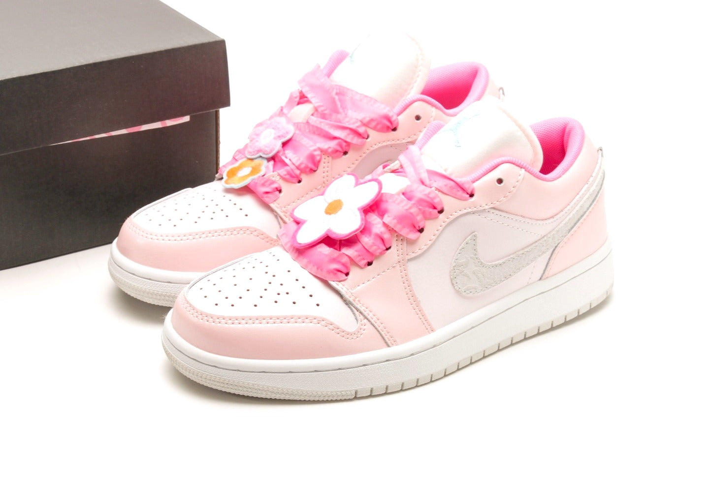 Air Jordan 1 Low SE Pink Bloom