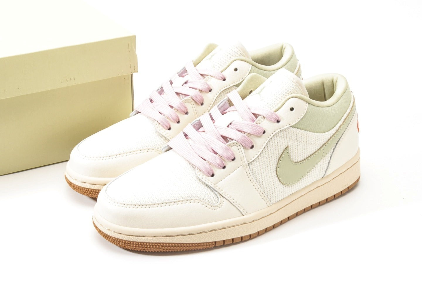Air Jordan 1 Low SE "Sail/Olive Aura"
