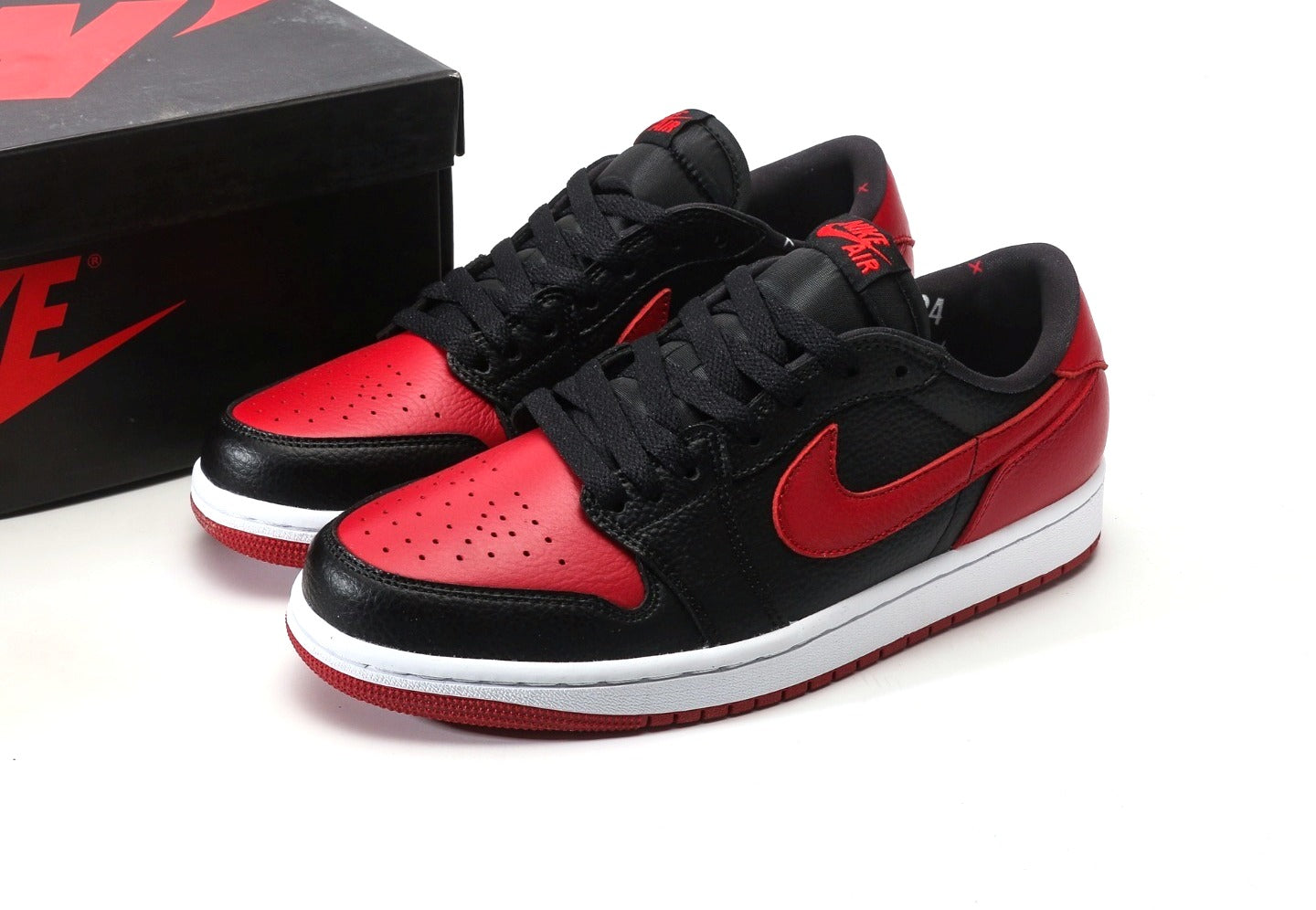 Air Jordan 1 Low OG "Banned"