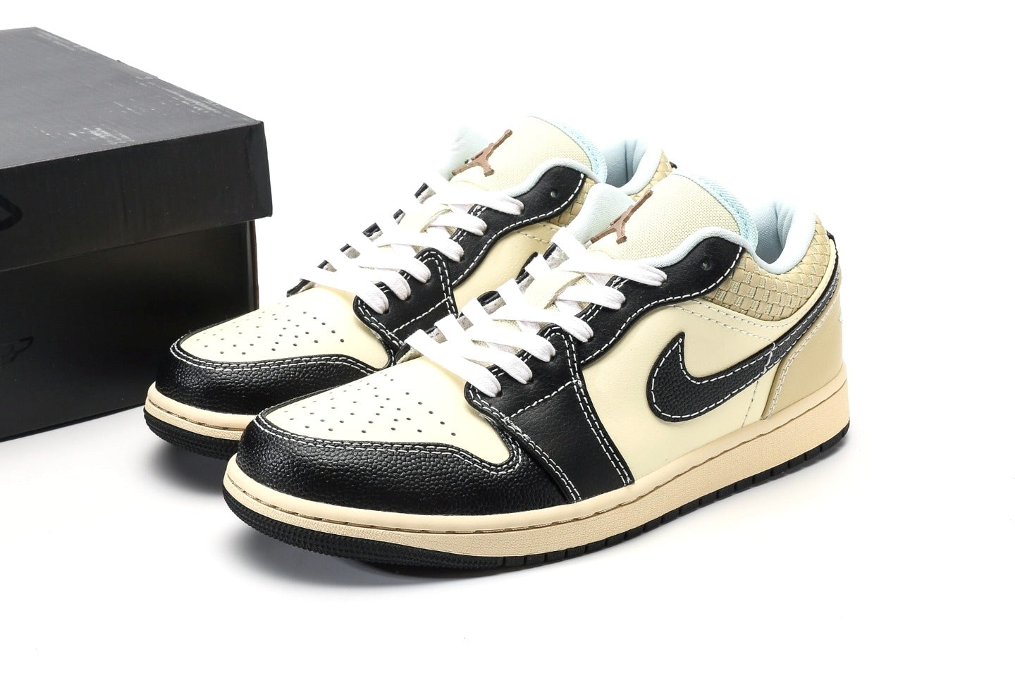 Air Jordan 1 Low SE "Coconut Milk Black"