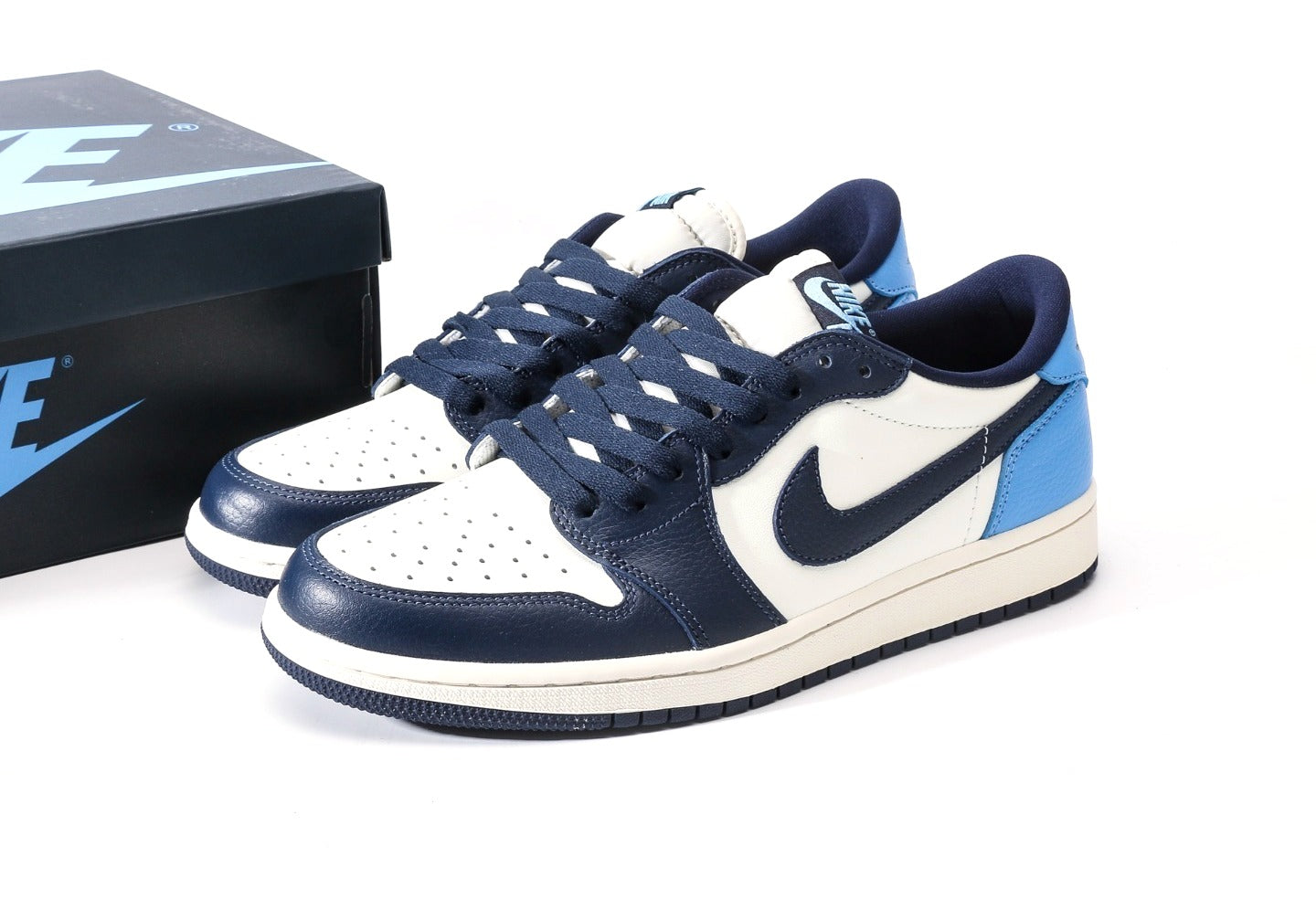 Air Jordan 1 Low OG Obsidian