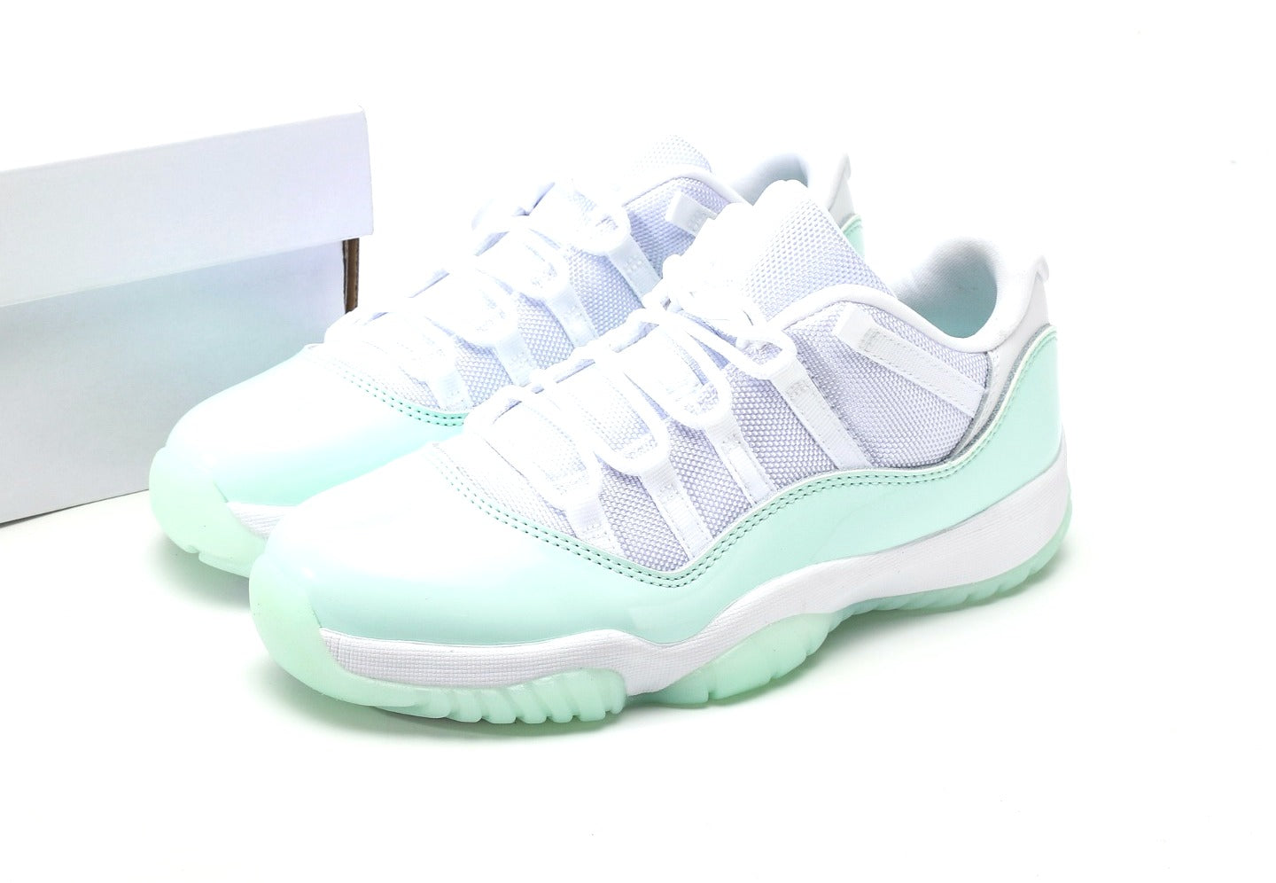 Air Jordan 11 Low "Igloo" [PK GOD]