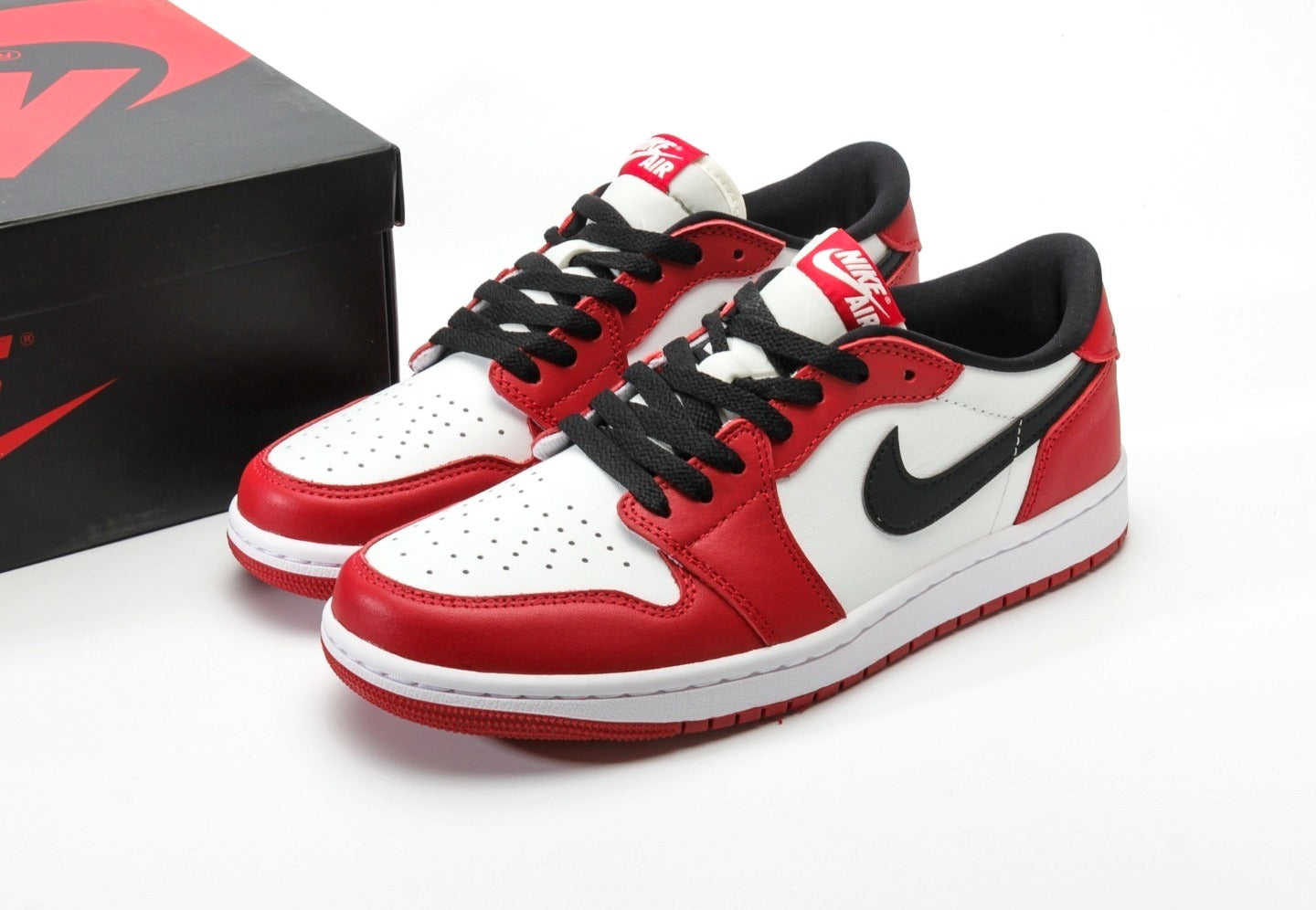 Air Jordan 1 Retro Low OG "Chicago"