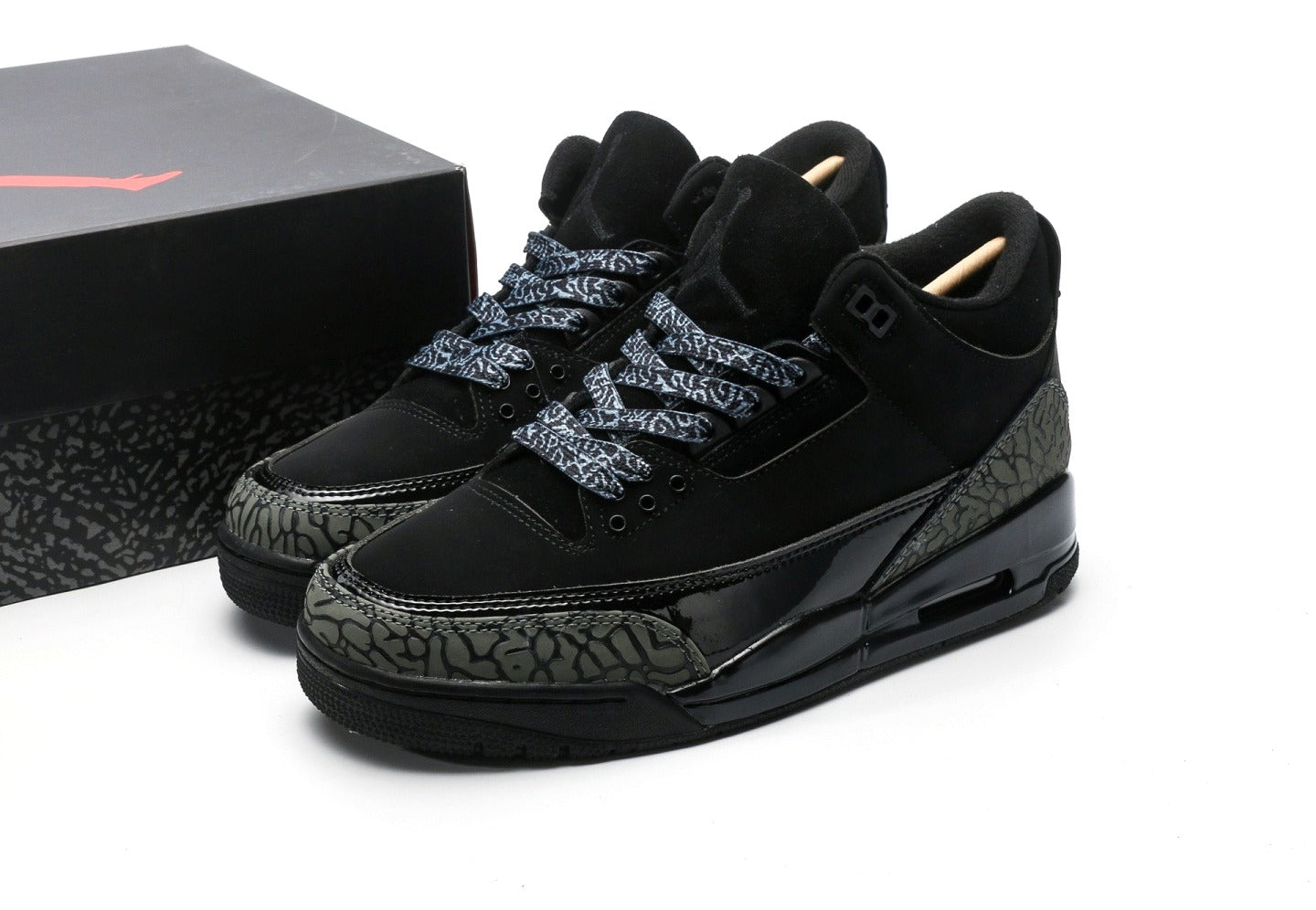 Air Jordan 3 Retro "Black Cat"