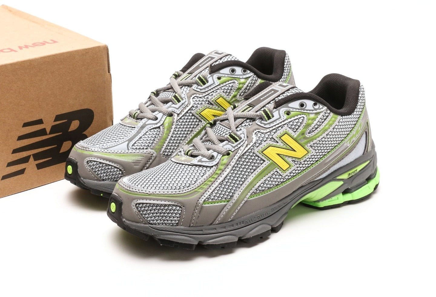 New Balance 740