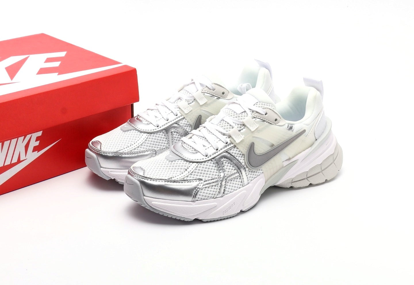 V2K Run "Metallic Silver White"