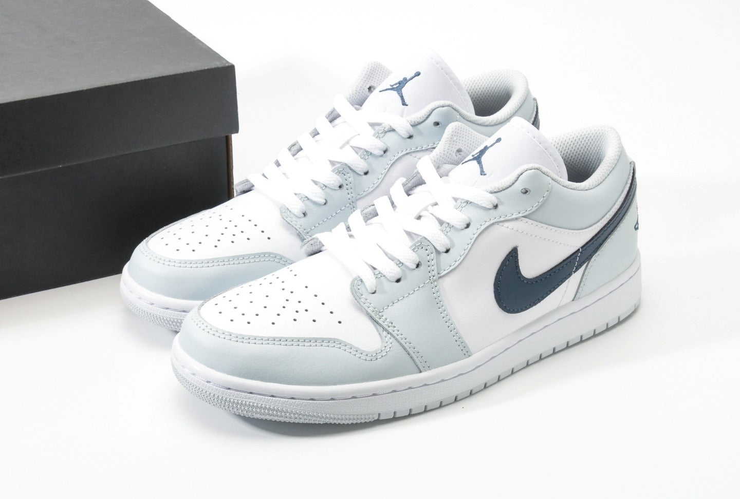 Air Jordan 1 Low Aura Squadron Blue