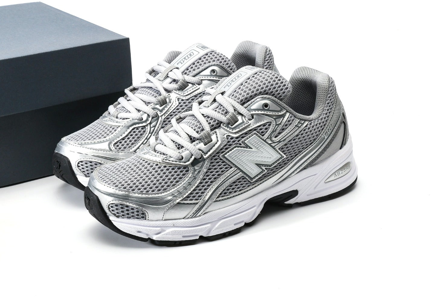 New Balance 740 Silver Metallic