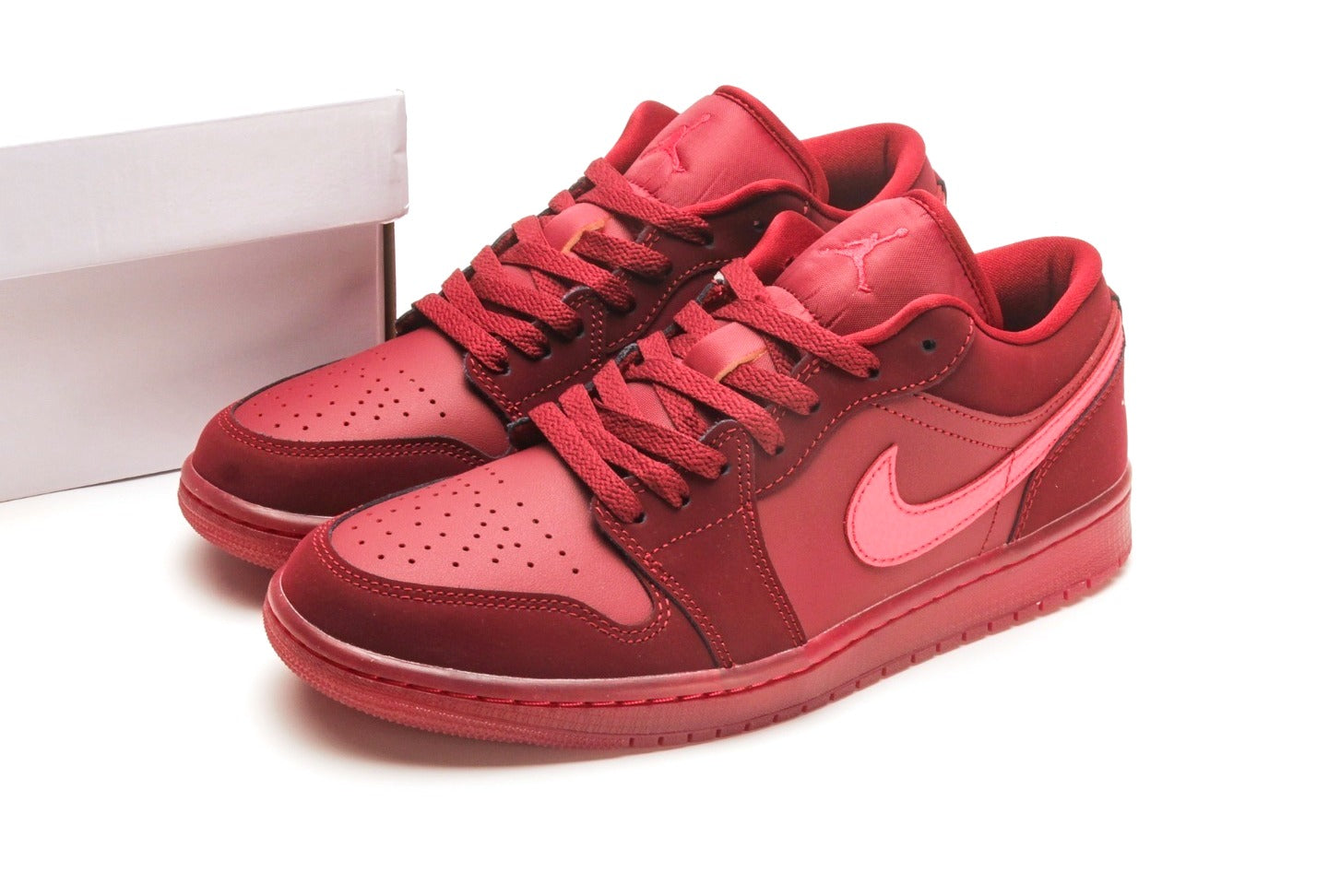 Air Jordan 1 Low SE Valentine's Day