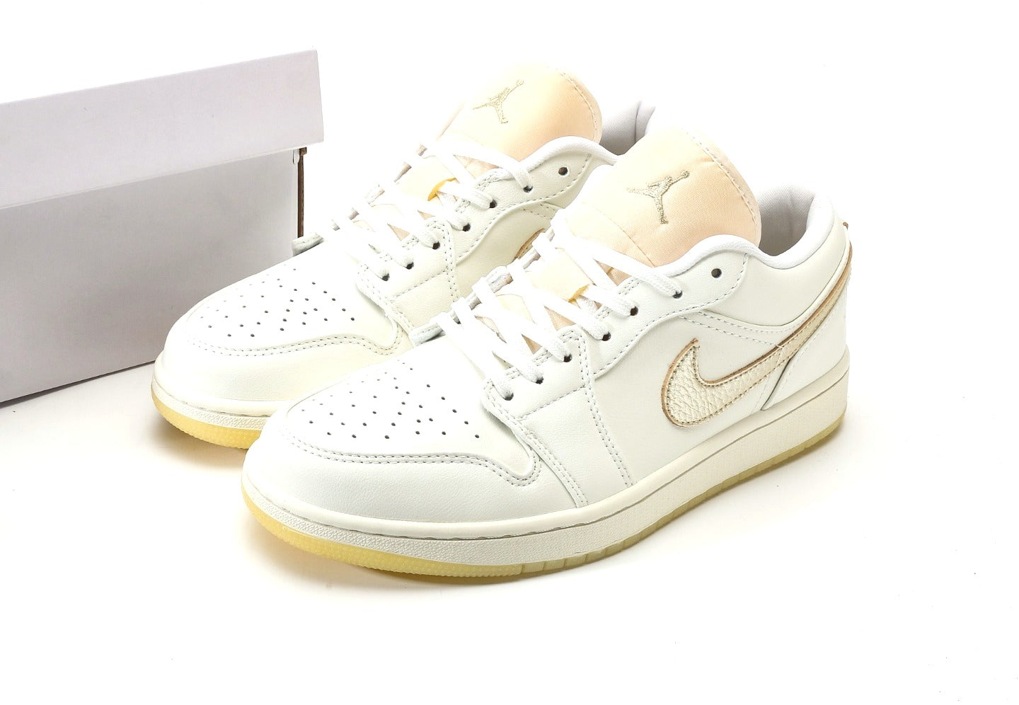 Air Jordan 1 Metallic Team Gold
