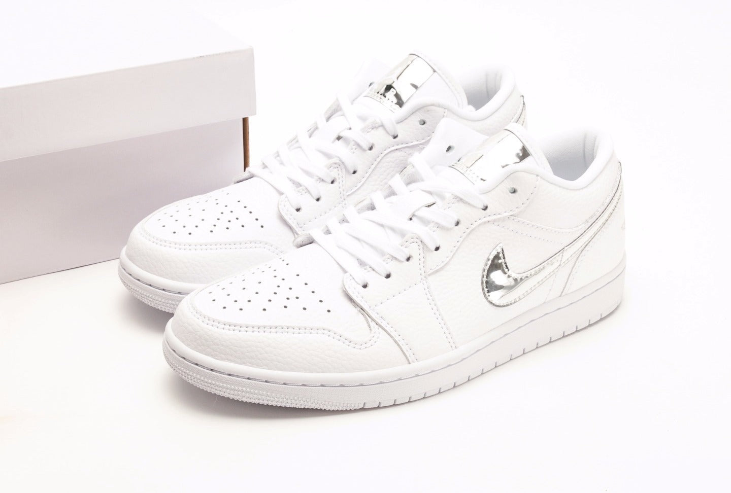 Air Jordan 1 Low SE White Metallic Silver