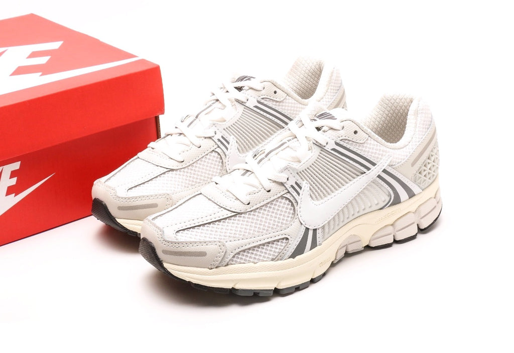 Zoom Vomero 5 "Platinum Tint"