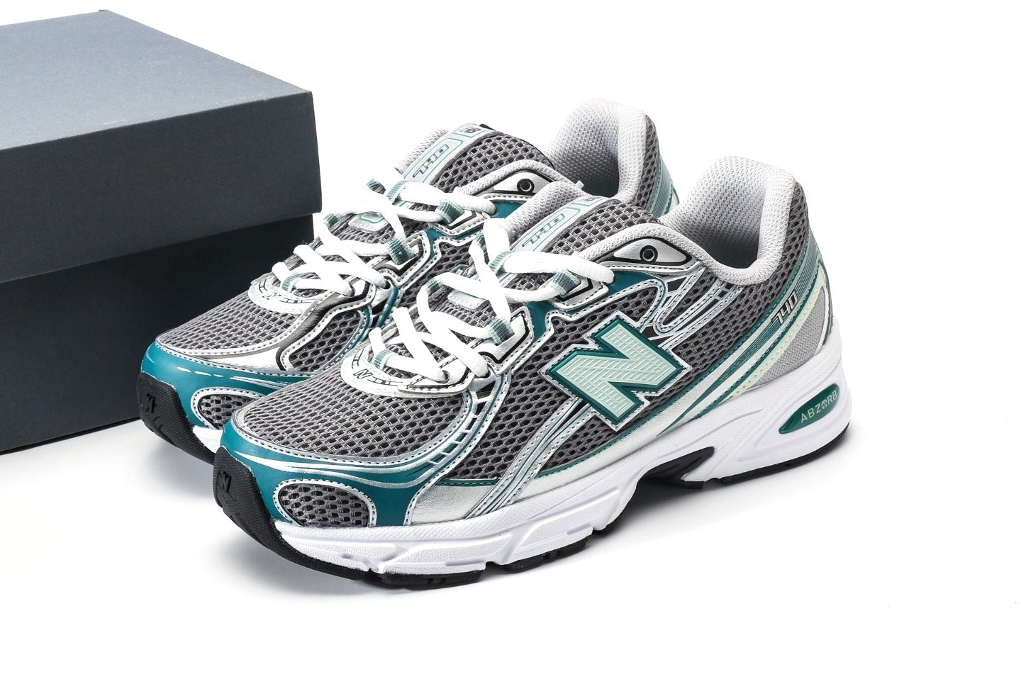 New Balance 740 Silver Metallic New Spruce