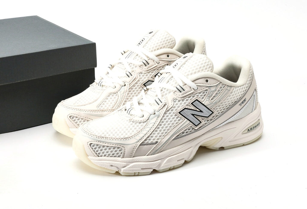 New Balance 740 Brown