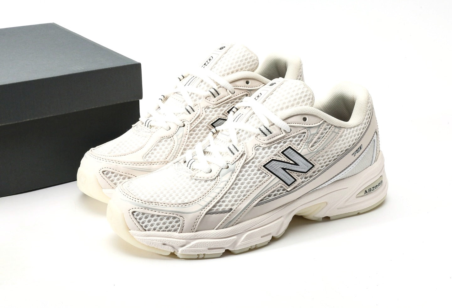New Balance 740 Brown