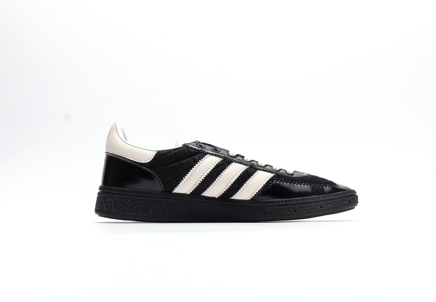 The Blue Trio x Handball Spezial "Black White"