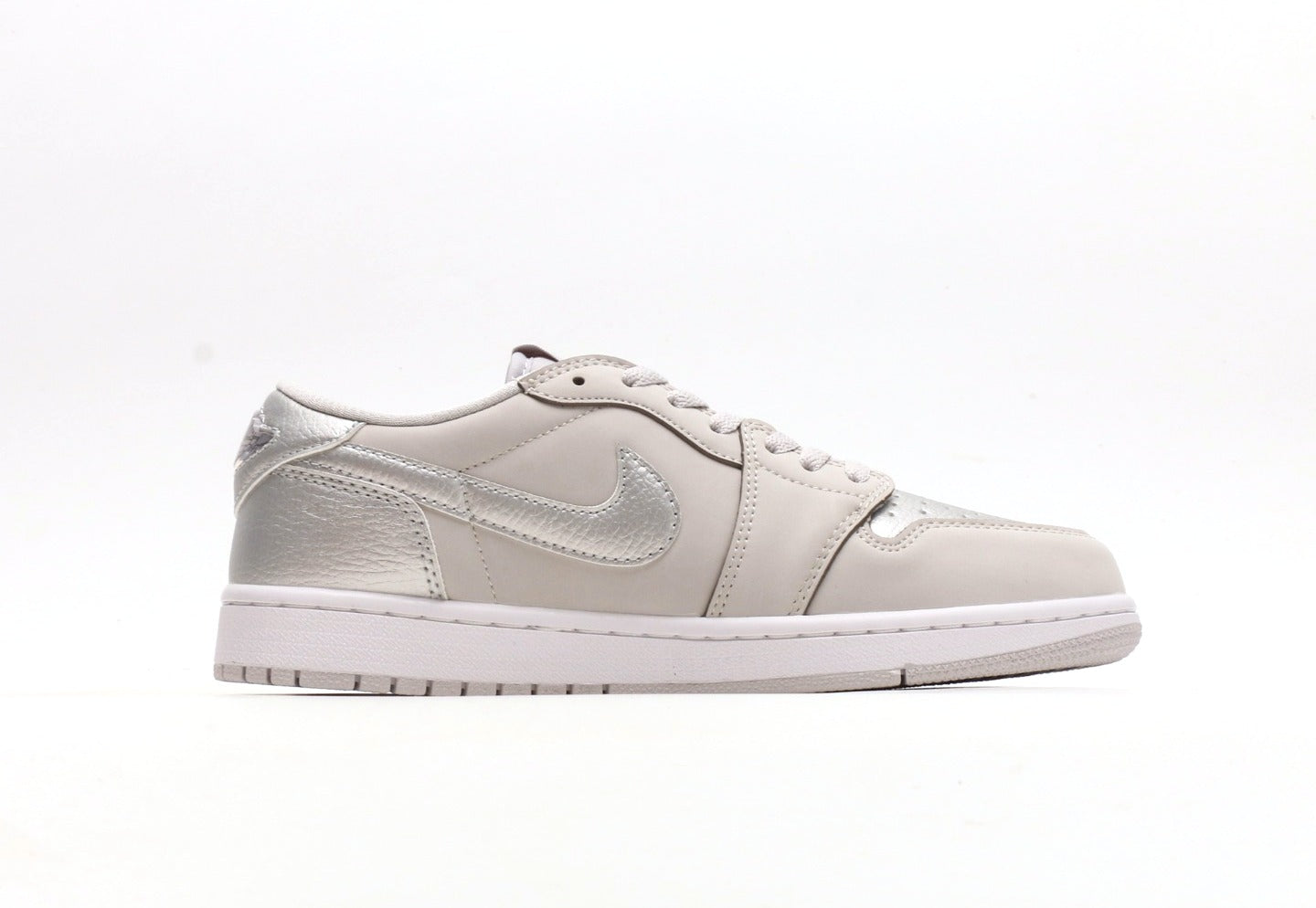 Air Jordan 1 Low "Metallic Silver"