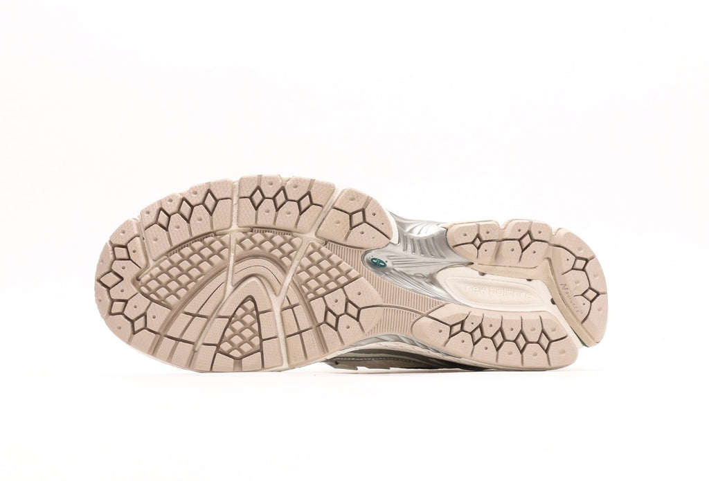 New Balance M1906RV1 Silver Metallic Sea Salt