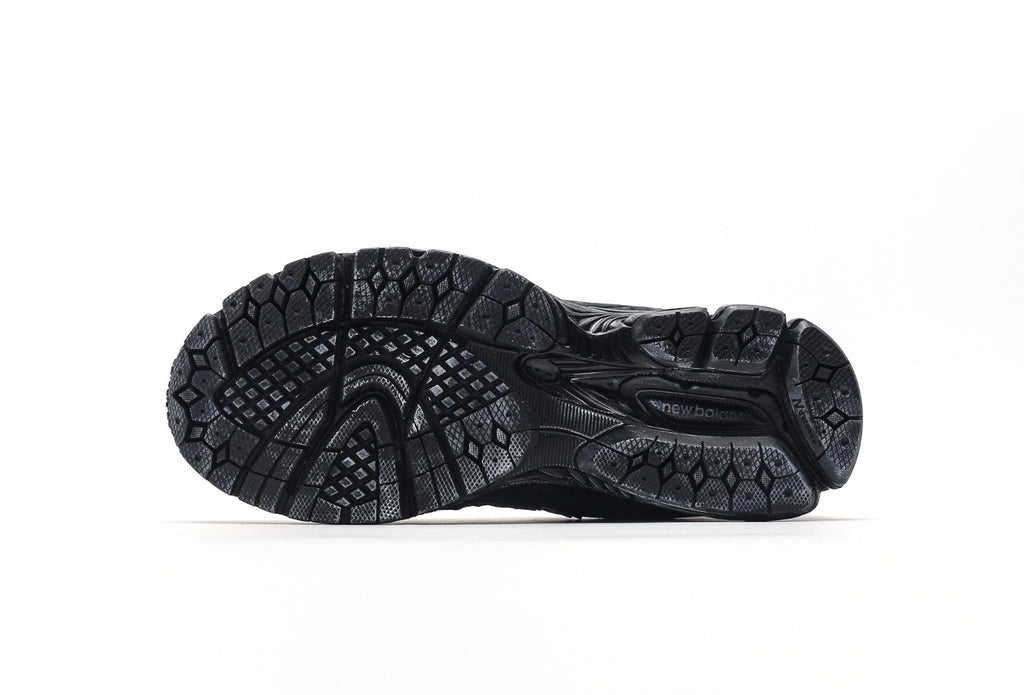New Balance 2002R "Black/Grey"