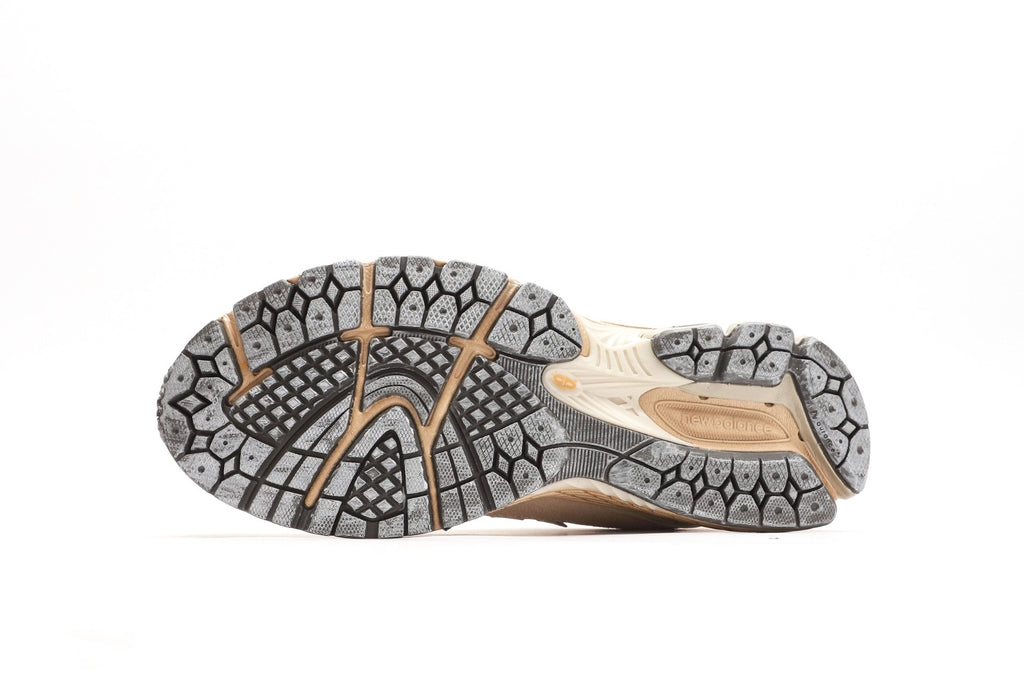 New Balance x AURALEE 1906R Bone White