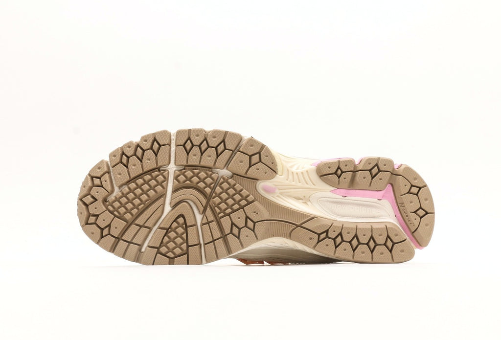 New Balance 1906R "Sea Salt/Angora/Pink Sugar"