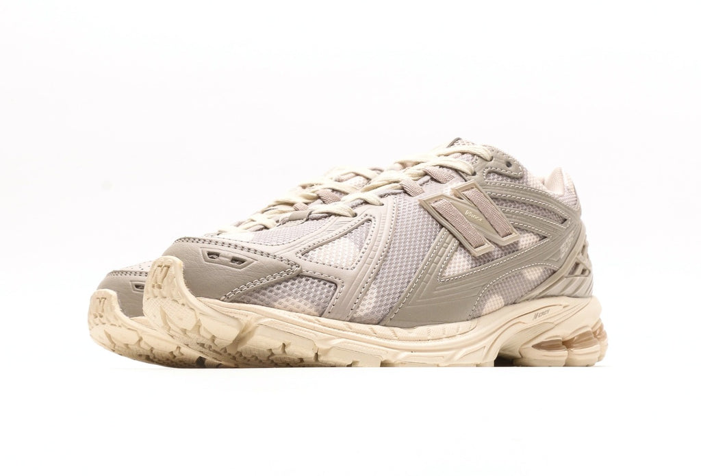 New Balance 1906R Polka Dot Moonrock