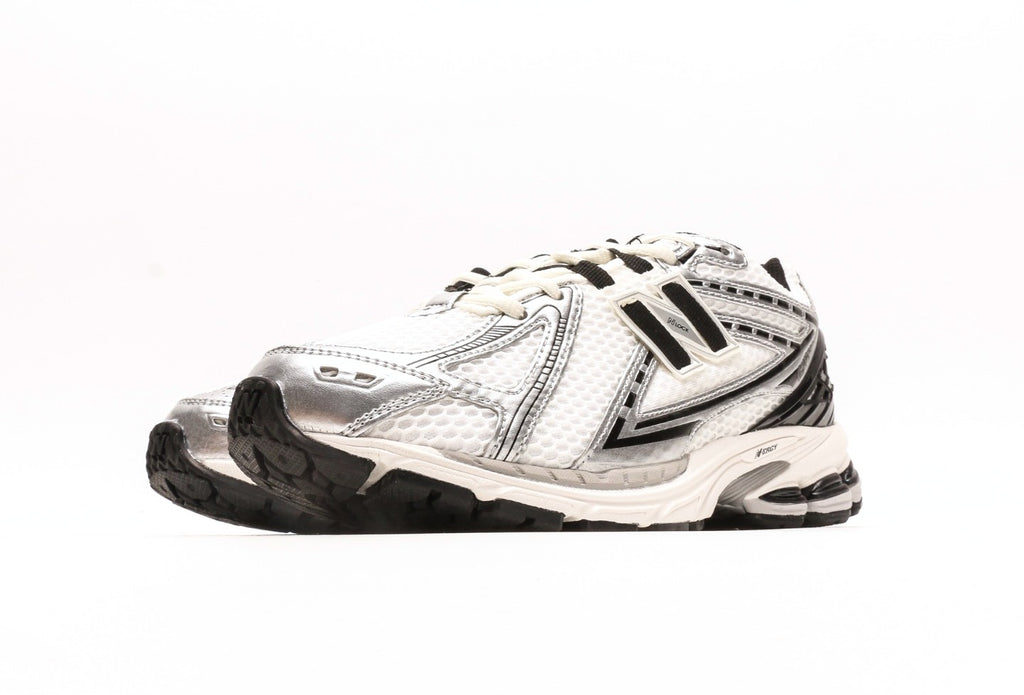 New Balance 1906R "Silver Metallic Black"