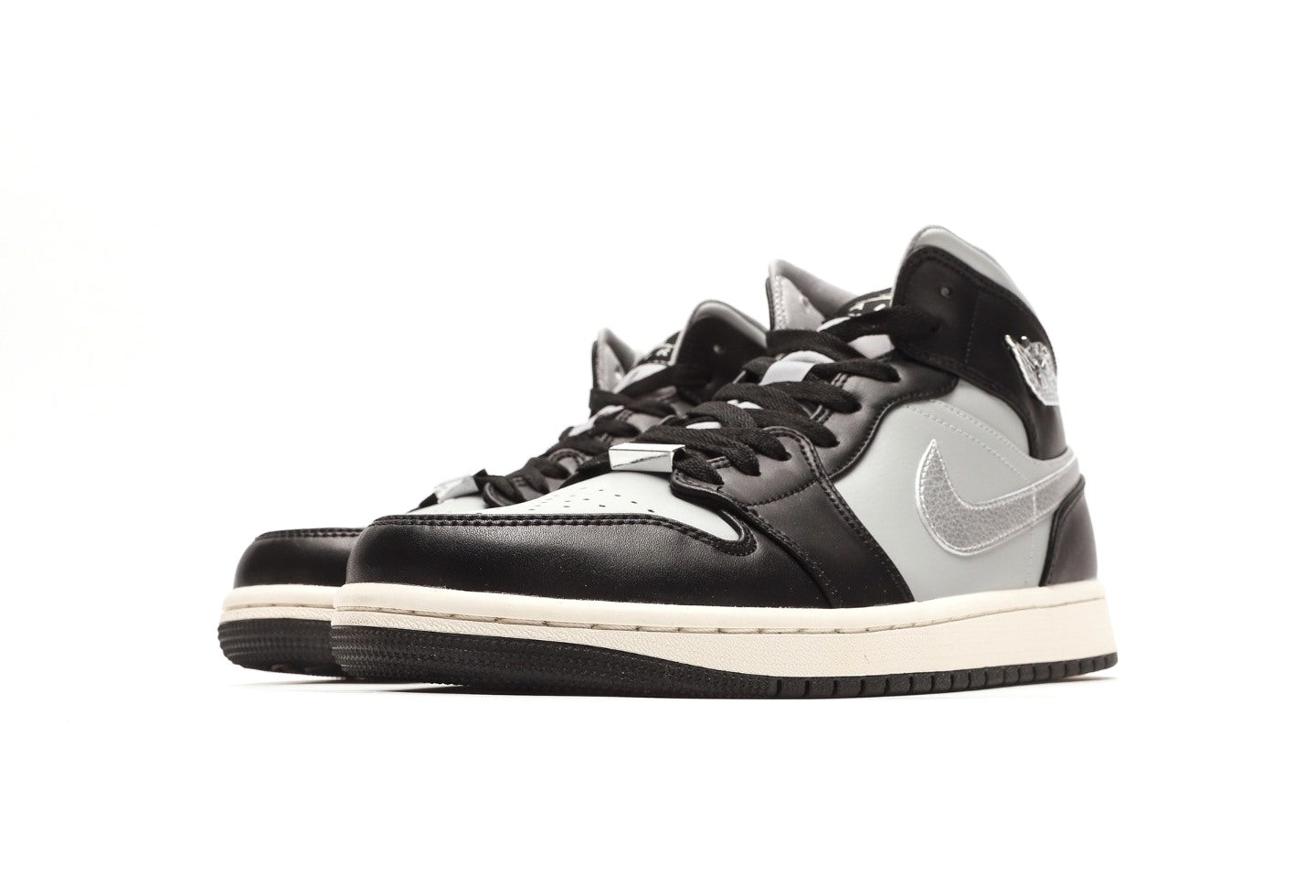 Air Jordan 1 Mid SE Black Chrome