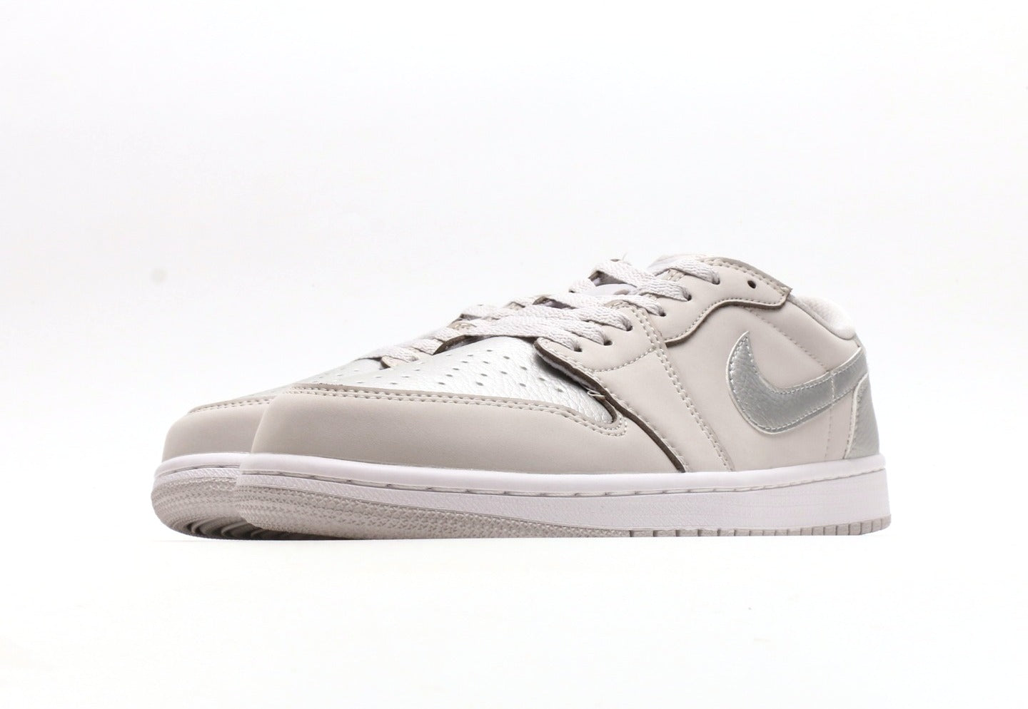 Air Jordan 1 Low "Metallic Silver"