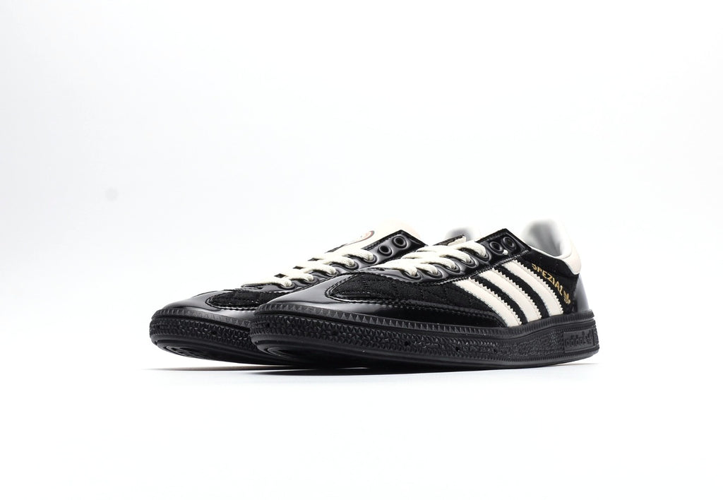 The Blue Trio x Handball Spezial "Black White"