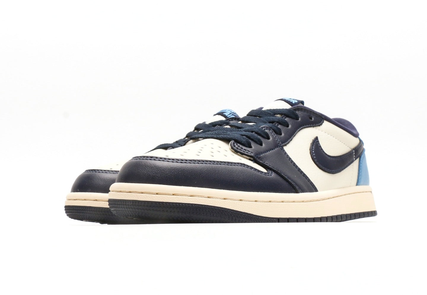 Air Jordan 1 Low OG Obsidian UNC