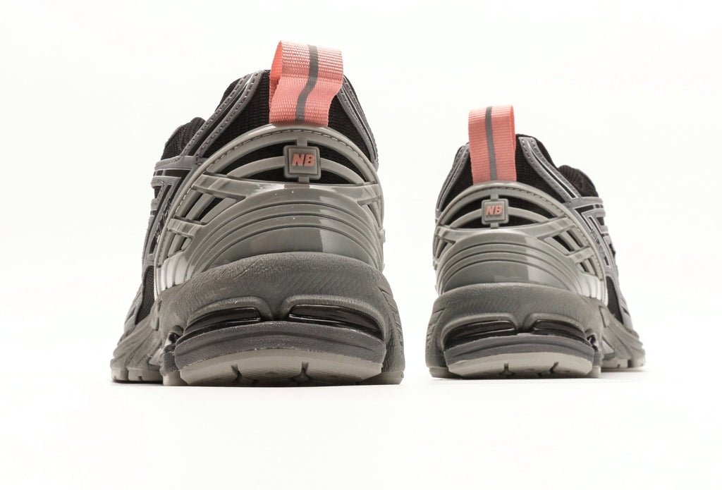 New Balance 1906R "Black Pink Moon"