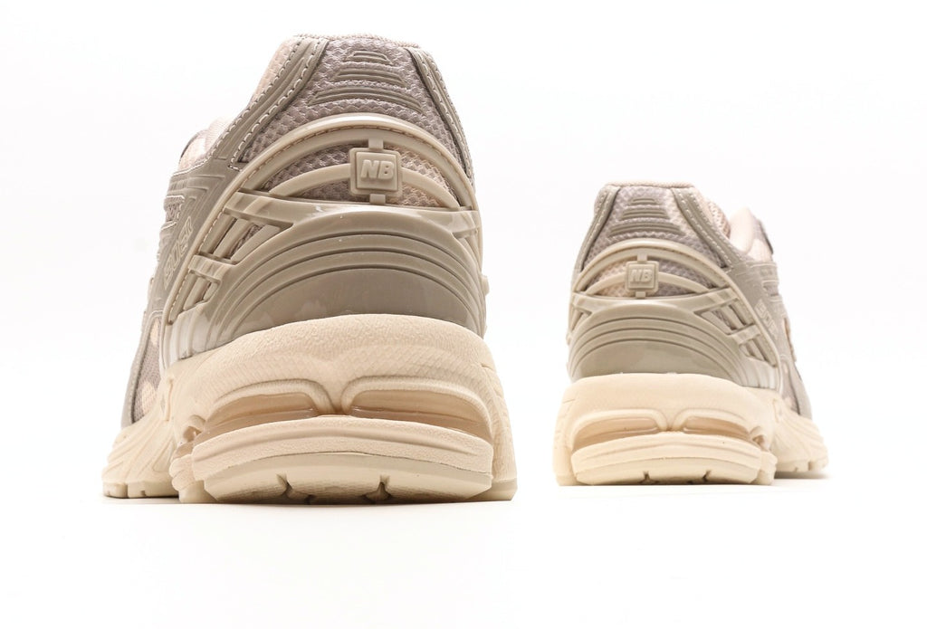New Balance 1906R Polka Dot Moonrock
