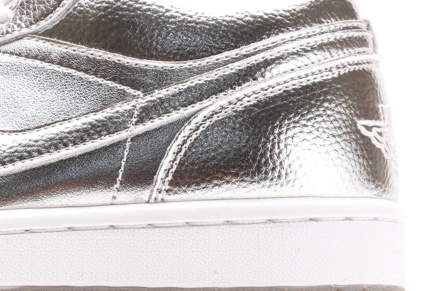 Air Jordan 1 Low SE Metallic Silver