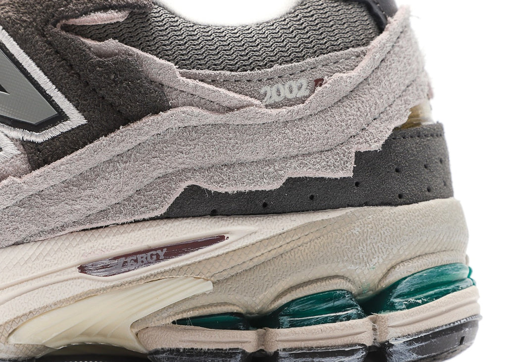 New Balance 2002R Protection Pack Rain Matt