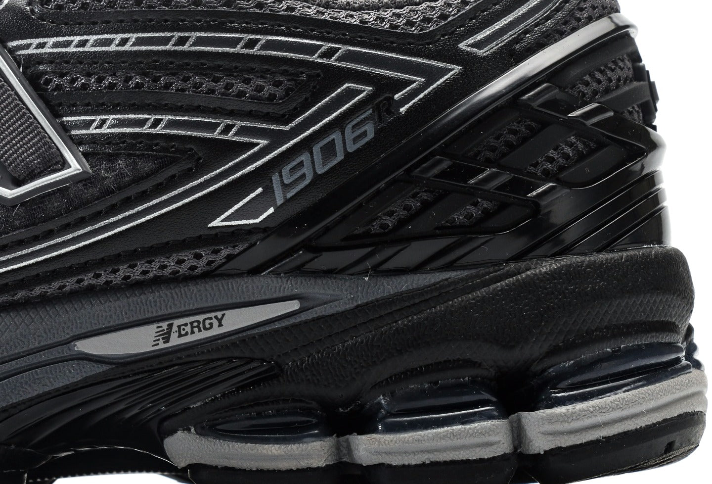 New Balance 1906R "Black/Silver"