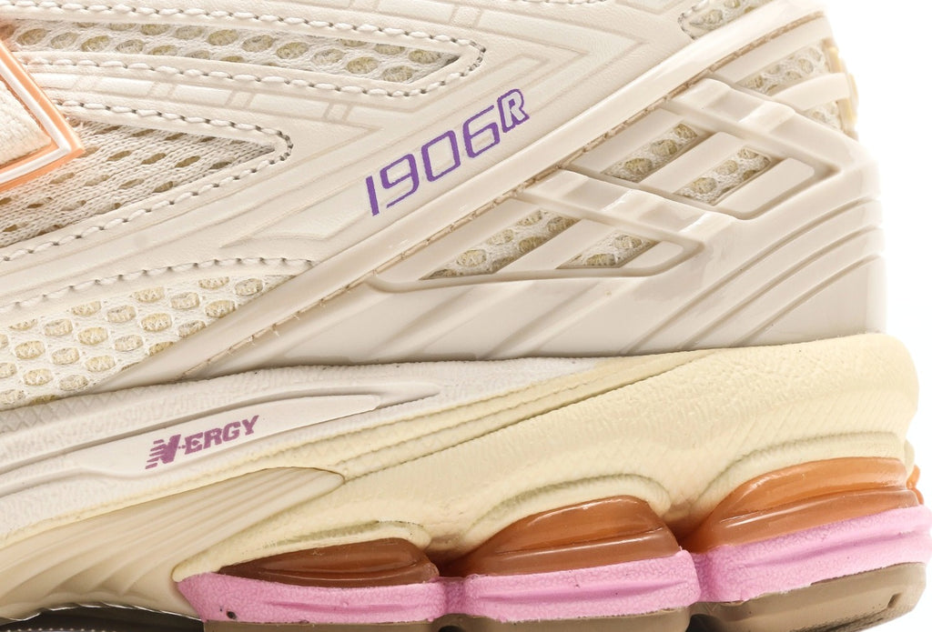 New Balance 1906R "Sea Salt/Angora/Pink Sugar"
