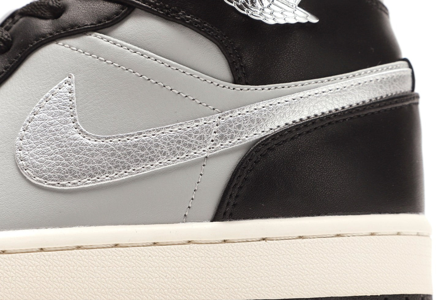 Air Jordan 1 Mid SE Black Chrome