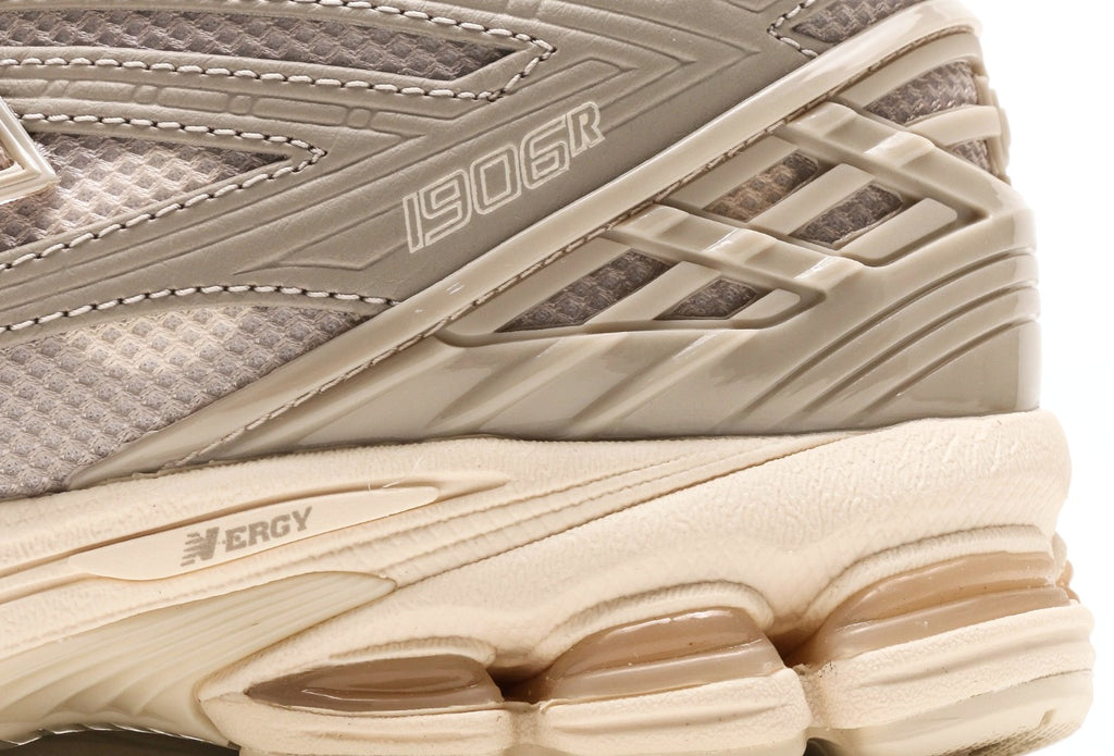 New Balance 1906R Polka Dot Moonrock