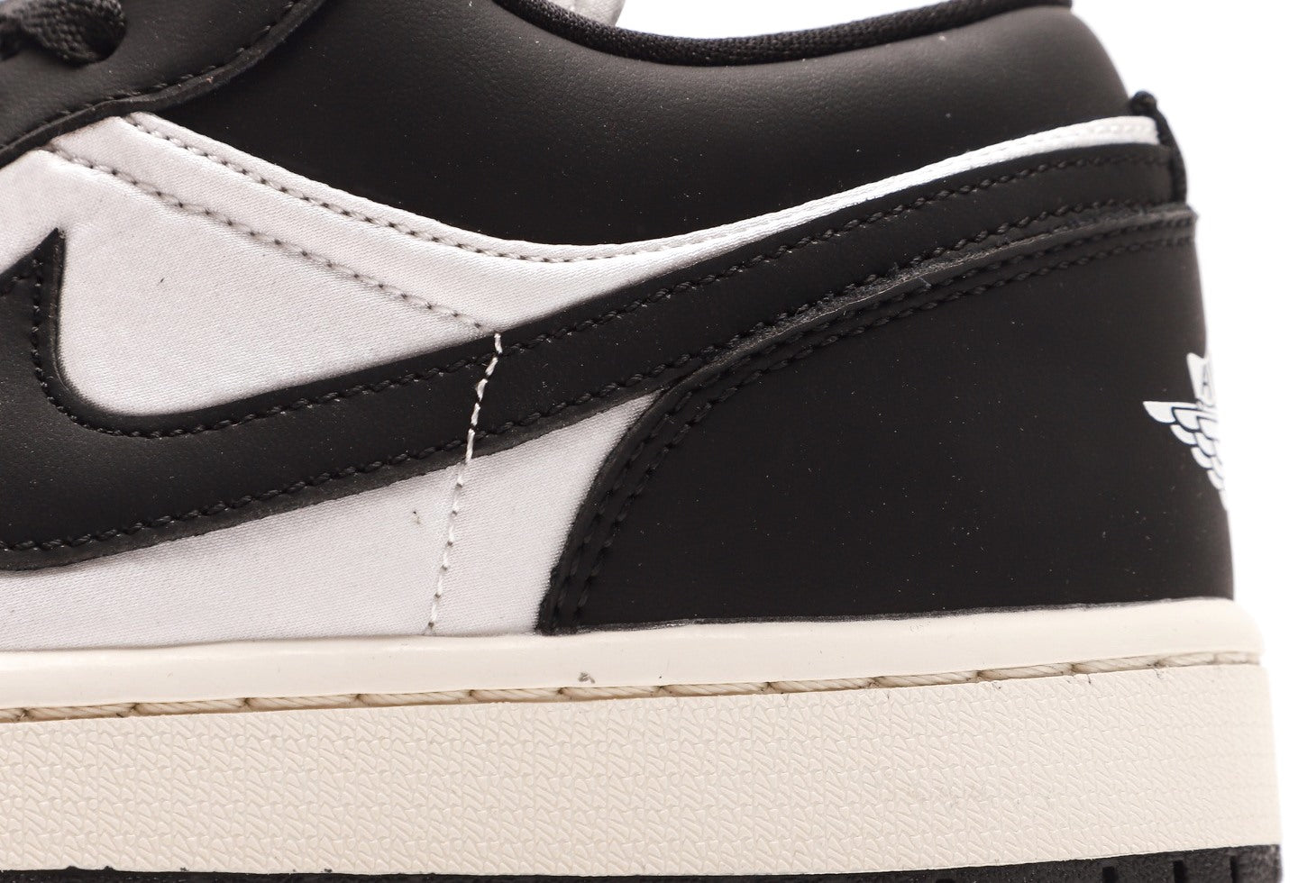 Air Jordan Air 1 Low SE 'Vintage Panda'